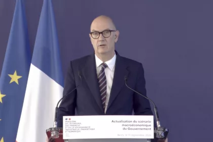 Francia afronta el examen de la deuda tras revisar a la baja sus previsiones económicas