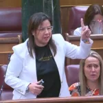 Armengol obliga a salir del Congreso a una diputada del PP por mostrar un espray de pimienta