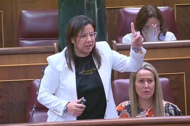 Armengol obliga a salir del Congreso a una diputada del PP por mostrar un espray de pimienta