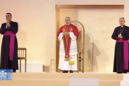 León XIV en Francia: el papa pide evitar una guerra «inevitable» y alerta sobre la inteligencia artificial