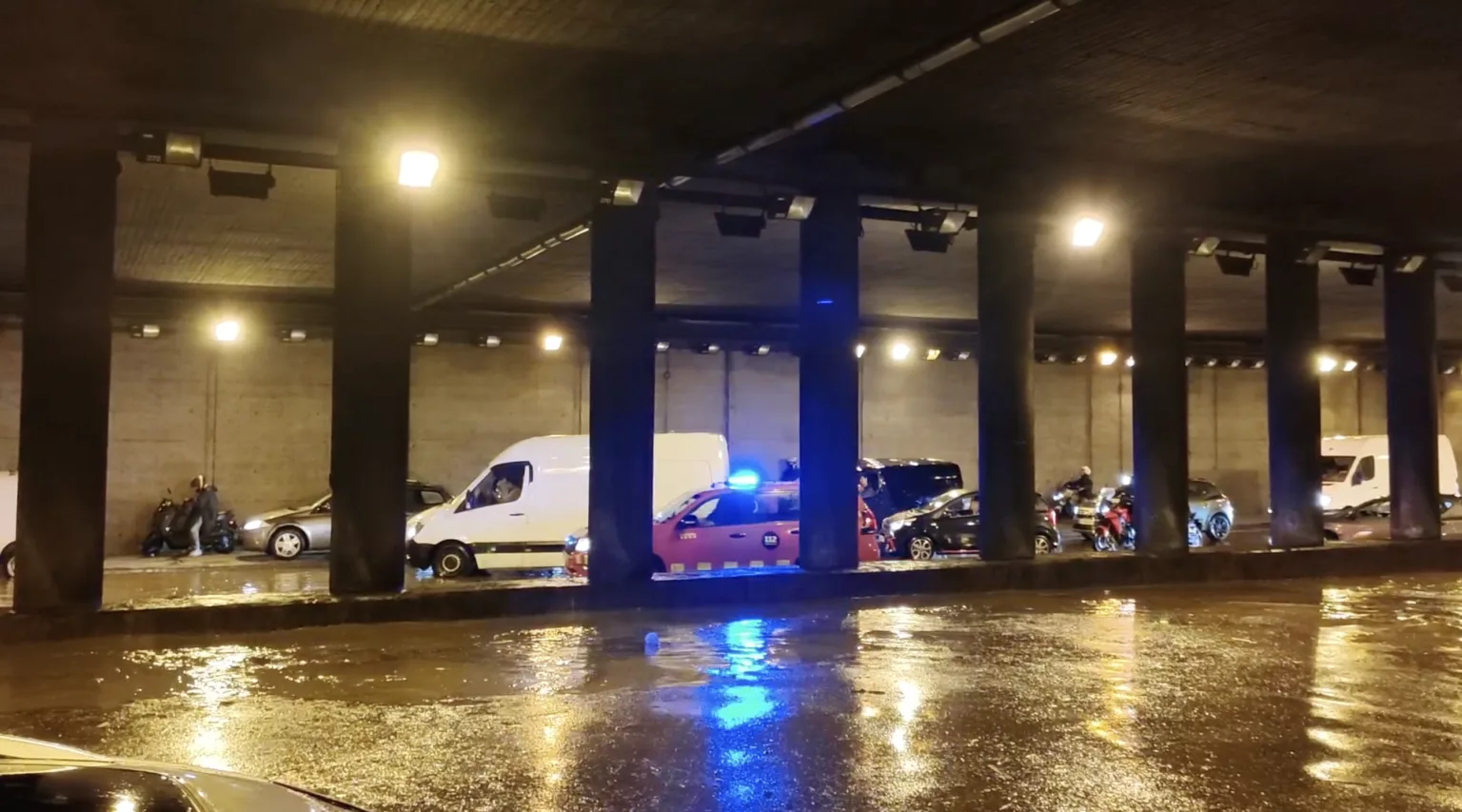 Intempéries en Catalogne : l’INUNCAT reste activé après les pluies torrentielles, le risque baisse à Barcelone