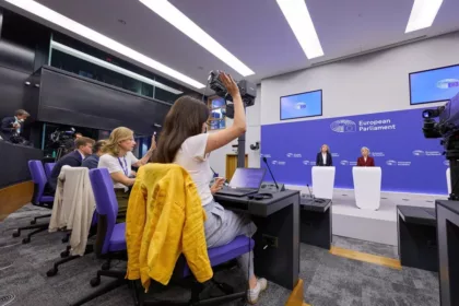 La UE prohibirá las redes sociales a los menores de 13 años