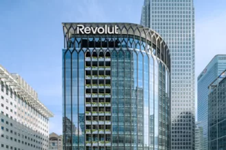 Revolut se alía con MetLife para proteger los pagos de sus clientes en España
