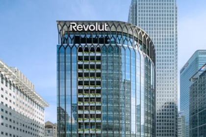 Revolut se alía con MetLife para proteger los pagos de sus clientes en España