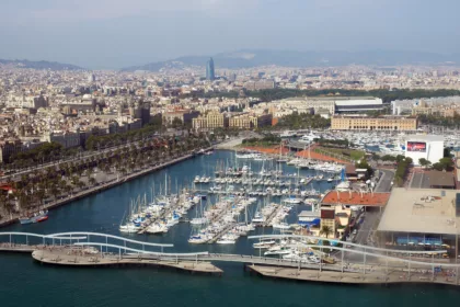 Las tiendas de alimentación asequible de Barcelona inquietan al comercio de proximidad