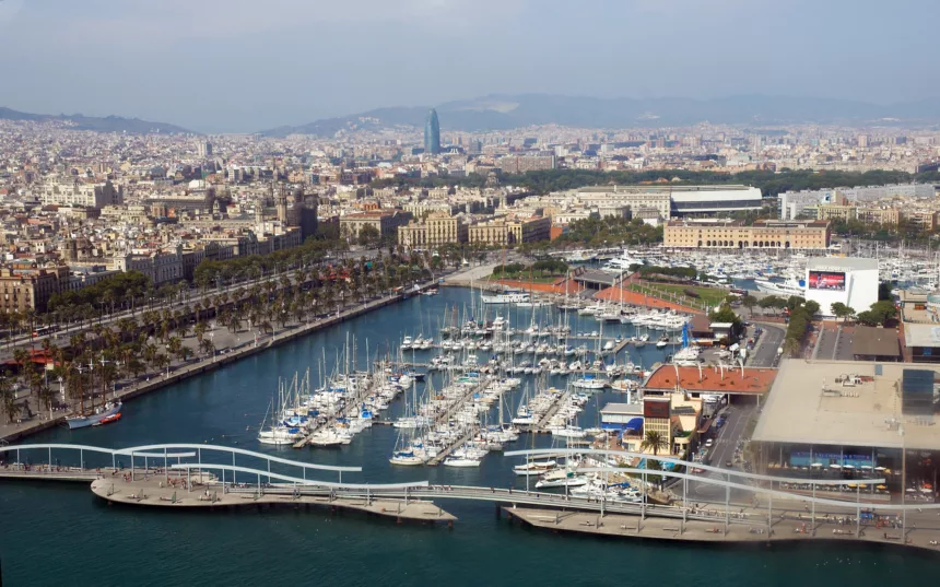 Las tiendas de alimentación asequible de Barcelona inquietan al comercio de proximidad