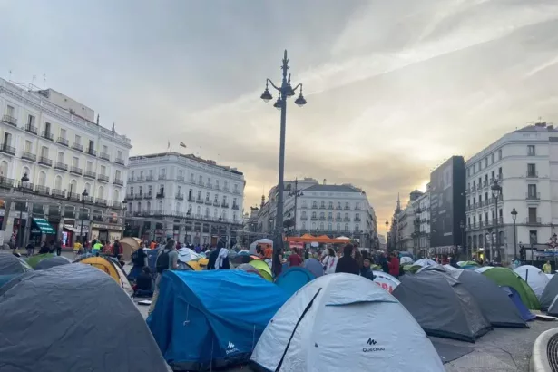 Caso Maricarmen: 500 personas acampan en la Puerta del Sol para exigir un decreto contra los desahucios