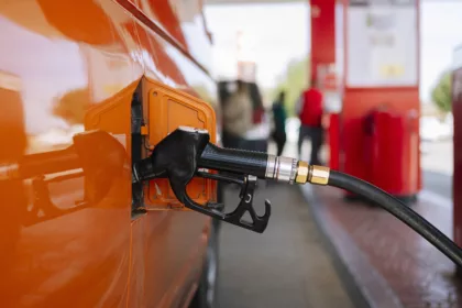 Los problemas de combustible en Francia ponen en alerta a los transportistas españoles