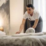 Las camareras de piso reclaman adelantar su jubilación y abren un nuevo debate de costes en el sector hotelero