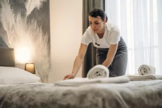 Les femmes de chambre réclament une retraite anticipée et ouvrent un nouveau débat sur les coûts dans l’hôtellerie