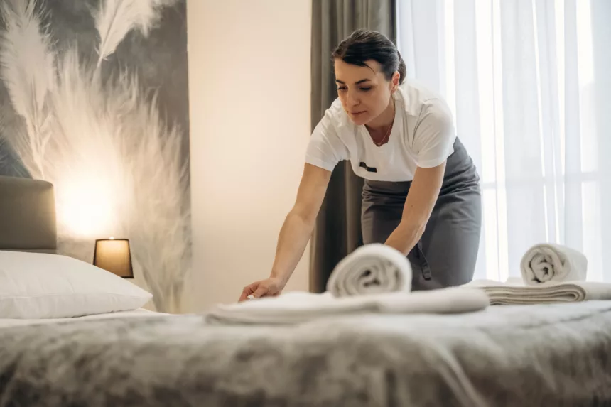 Les femmes de chambre réclament une retraite anticipée et ouvrent un nouveau débat sur les coûts dans l’hôtellerie
