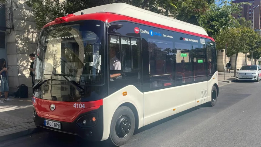 Barcelona estrena su primer Bus de Barri 100% eléctrico