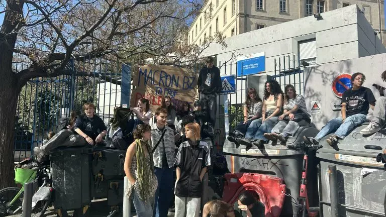 Huelga en Francia: profesores movilizados y bloqueos de institutos este martes