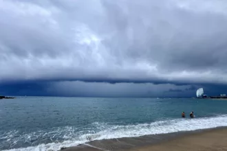 🔴 Meteocat alerte sur un possible « mini-ouragan méditerranéen » et la Catalogne restreint les déplacements