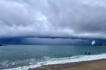 🔴 Meteocat alerte sur un possible « mini-ouragan méditerranéen » et la Catalogne restreint les déplacements