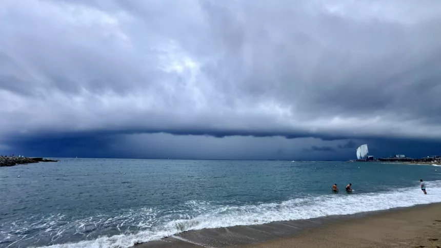 🔴 Meteocat alerte sur un possible « mini-ouragan méditerranéen » et la Catalogne restreint les déplacements