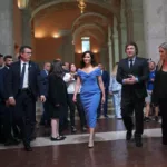 Milei rencontre Vox et Ayuso à Madrid et attaque Sánchez en pleine précampagne