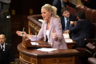 Montse Mínguez dimite del PSOE por la polémica de los pisos de su pareja
