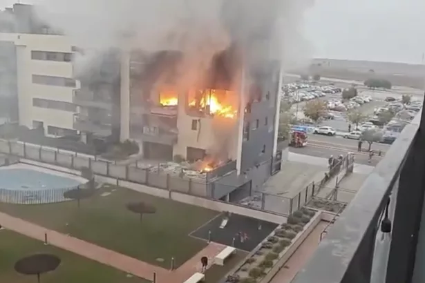 Una explosión provoca un gran incendio en un edificio de Valdemoro sin dejar heridos
