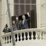 Felipe VI y Letizia llegan al Ayuntamiento de Ceuta y son recibidos por Juan Jesús Vivas