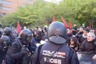 La huelga educativa en Madrid arranca con cargas policiales y detenidos en la Complutense