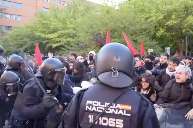 La huelga educativa en Madrid arranca con cargas policiales y detenidos en la Complutense