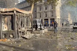 Francia eleva a 2.000 los detenidos tras los disturbios del 17 de octubre