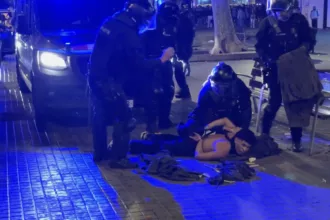 Los Mossos recurren a Antiterrorismo para cerrar los canales de Blocus que incitan a disturbios en Barcelona