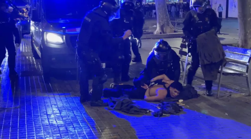 Los Mossos recurren a Antiterrorismo para cerrar los canales de Blocus que incitan a disturbios en Barcelona