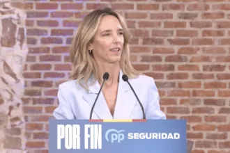 Feijóo presenta en Madrid su lista para el 29N junto a Ayuso y Álvarez de Toledo