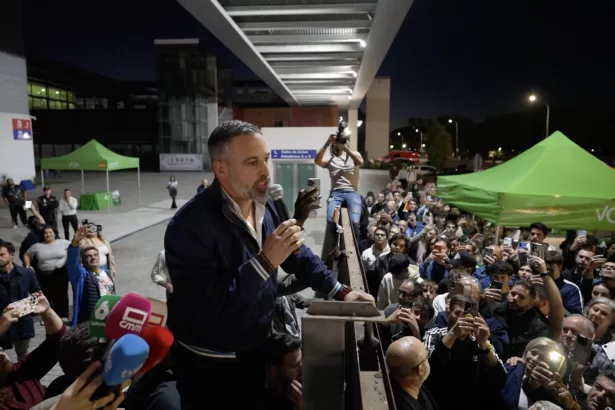 Abascal qualifie l&rsquo;accord avec le PP de « geste patriotique » et appelle à une mobilisation massive