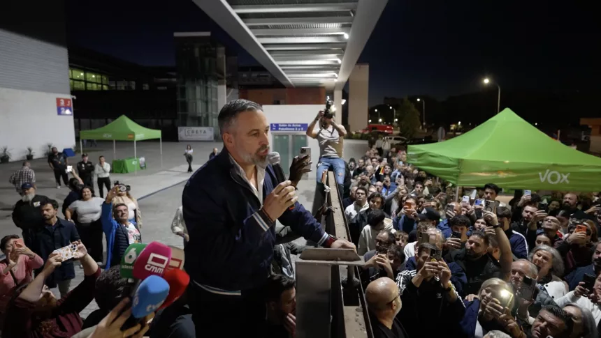 Abascal qualifie l&rsquo;accord avec le PP de « geste patriotique » et appelle à une mobilisation massive
