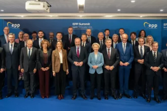 Feijóo recibe el apoyo del PPE en Bruselas mientras Sánchez aborda la crisis de Ceuta ante la UE
