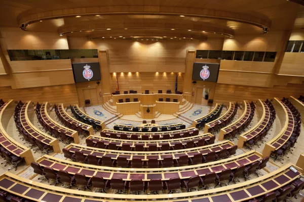 PSC y Comuns pactan retirar candidaturas en Girona, Tarragona y Lleida para frenar a PP y Vox en el Senado
