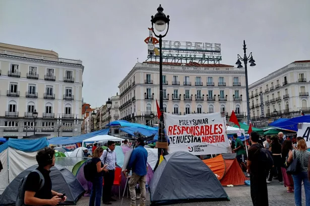 El TSJM mantiene la acampada de la Puerta del Sol y rechaza ordenar su desalojo