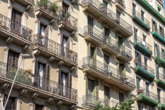 Análisis | España refuerza al inquilino: ¿puede frenar los desahucios sin reducir la oferta de alquiler?