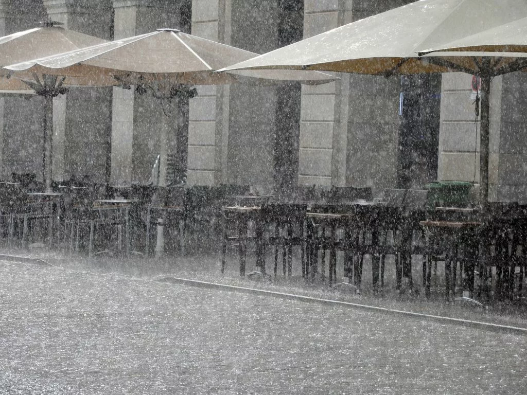 🔴 La DANA Adam pone en alerta roja a Valencia y Alicante con lluvias de más de 300 litros
