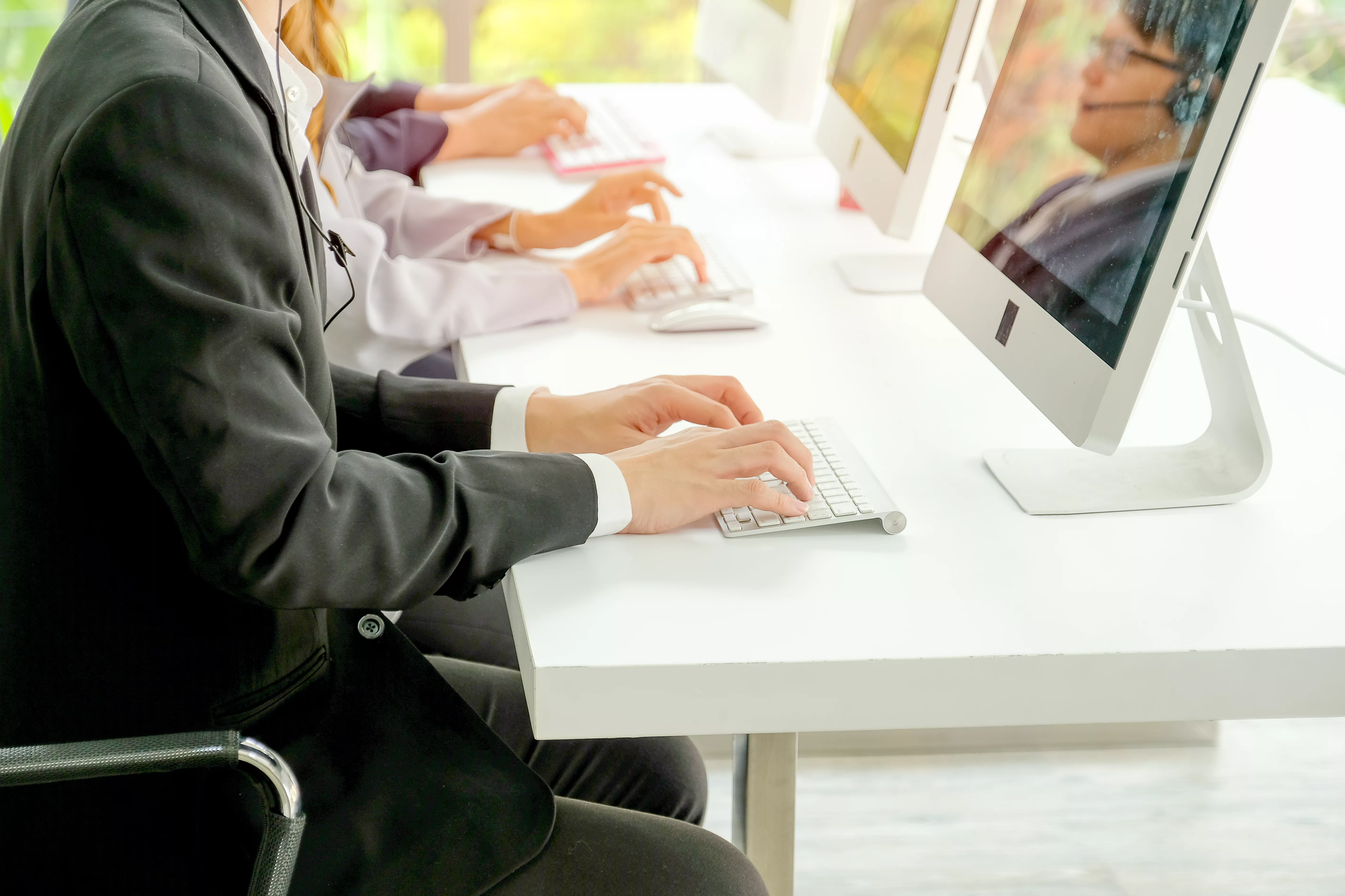 Más de 3,4 millones de trabajadores podrían teletrabajar en España, pero siguen en la oficina