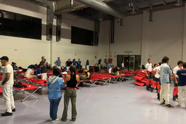 Cruz Roja atiende a 3.800 viajeros y aloja a 107 personas durante la noche del temporal en Catalunya