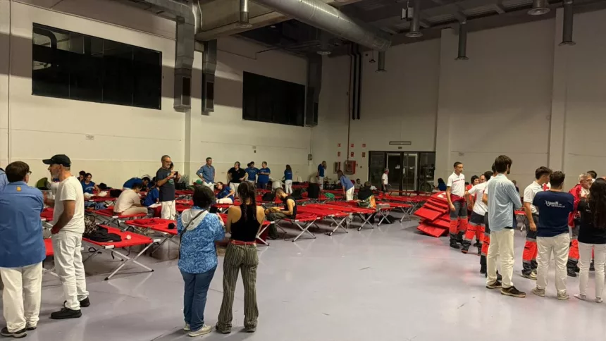 Cruz Roja atiende a 3.800 viajeros y aloja a 107 personas durante la noche del temporal en Catalunya
