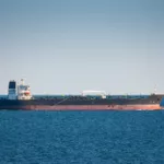 El petróleo cae con fuerza ante la recuperación del tráfico en Ormuz y del gran oleoducto saudí