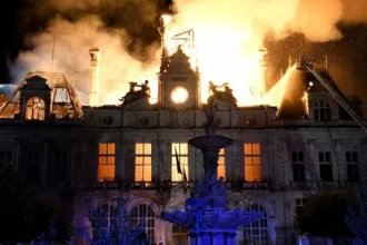France : les attaques contre les institutions éclipsent les revendications du 17 octobre