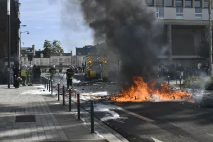 Lycées et universités : la France se prépare à une nouvelle journée de grèves et de blocages mardi
