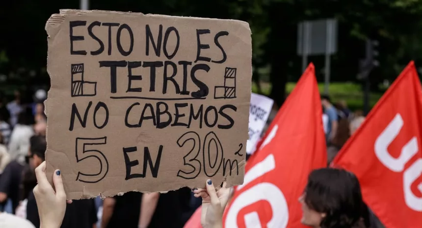 CCOO y UGT convocarán una huelga general de 24 horas por la vivienda y los salarios