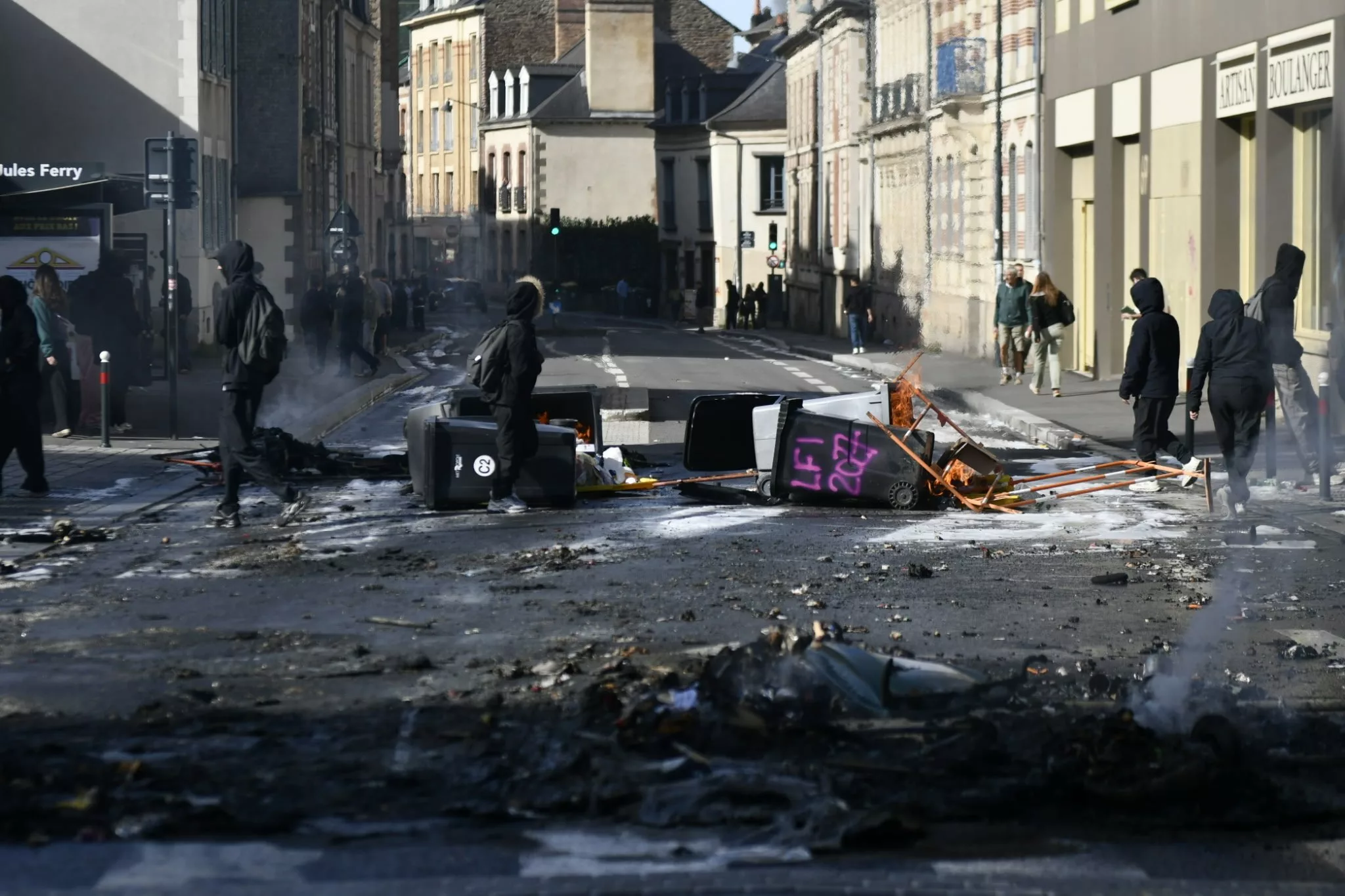 Francia afronta este martes una nueva jornada de huelgas y bloqueos en liceos y universidades